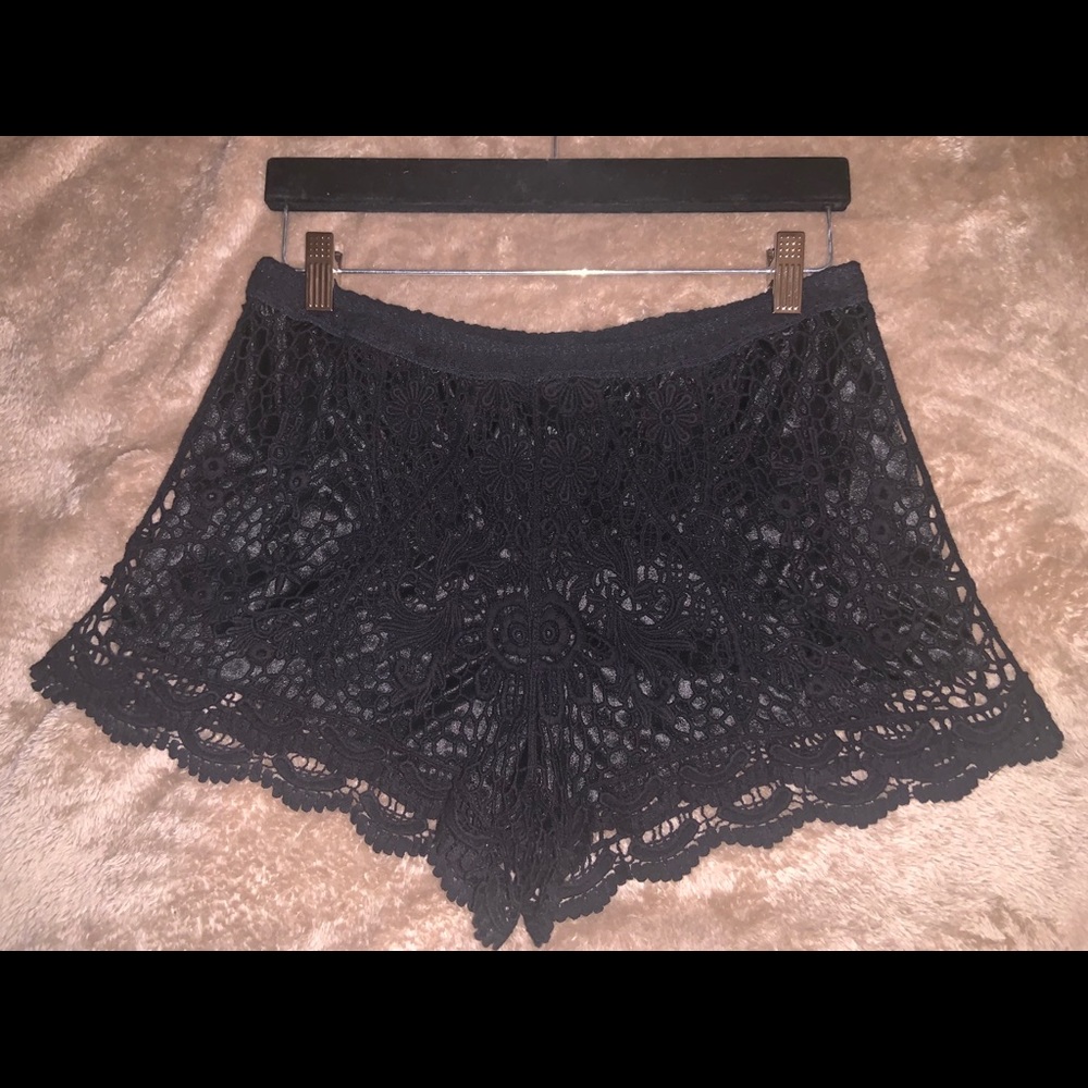 Foreign Exchange Blk Crochet Shorts